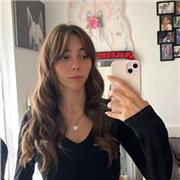 Ragazza di 17 anni al quarto anno di liceo linguistico e con certificato di inglese livello B2